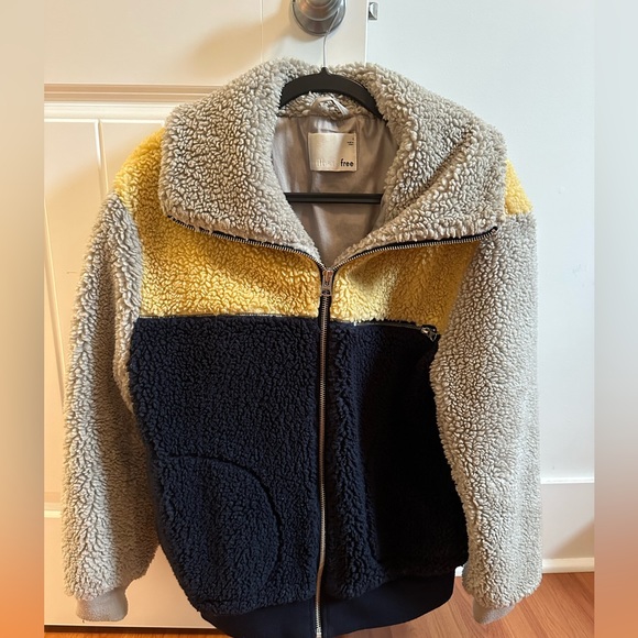 Aritzia Wilfred Jacket - Picture 1 of 2